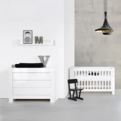 Kidsmill Alaska Babykamer Wit Hoogglans | Bed 60 X 120 Cm + Commode -Babykamers Verkoopwinkel 2 3 0519