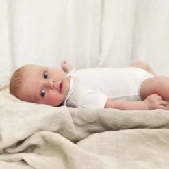 Klein Baby Romper Met Kraag - Korte Mouw - Mt. 50 - Off White -Babykamers Verkoopwinkel Klein Baby Romper Met Kraag Korte Mouw Off White 4 ba95