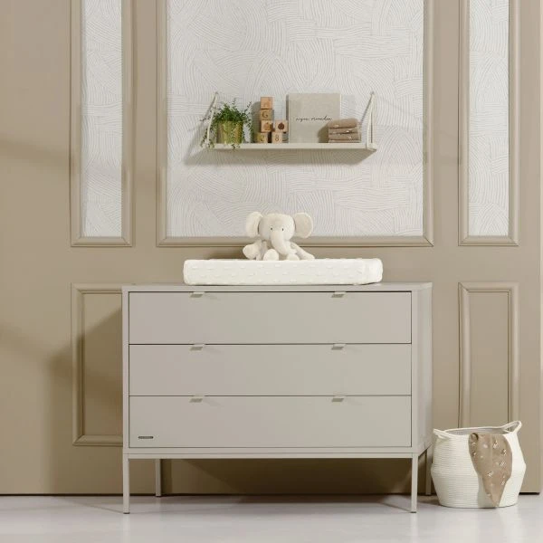 Kidsmill Amy Babykamer Oatmeal | Bed 60 X 120 Cm + Commode Breed 3 Kidsmill Amy Babykamer Oatmeal | Bed 60 X 120 Cm + Commode Breed - Afbeelding 3