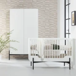 Kidsmill Boutique Babybed Wit / Zwart 60 X 120 Cm 8 Kidsmill Boutique Babybed Wit / Zwart 60 X 120 Cm -Babykamers Verkoopwinkel boutique wit zwart sfeer 2 1702