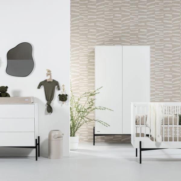 Kidsmill Boutique Babykamer Wit / Zwart | Bed 60 X 120 Cm + Commode 1 Kidsmill Boutique Babykamer Wit / Zwart | Bed 60 X 120 Cm + Commode