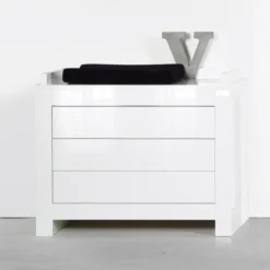 Kidsmill Alaska Hoogglans Commode Wit -Babykamers Verkoopwinkel kidsmill alaska babykamer wit hoogglans bed 70 x 140 cm commode kast 2 deurs 3 3203