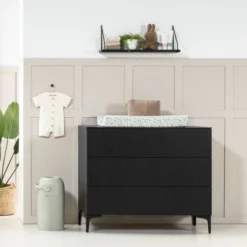 Kidsmill Levi Commode Zwart Eiken -Babykamers Verkoopwinkel levi zwart commode sfeer 5 e559