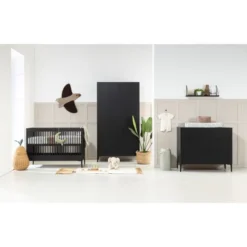 Kidsmill Levi Babykamer | Bed 60 X 120 Cm + Commode Zwart Eiken -Babykamers Verkoopwinkel levi zwart rechte poot sfeer 1 3 1 7670